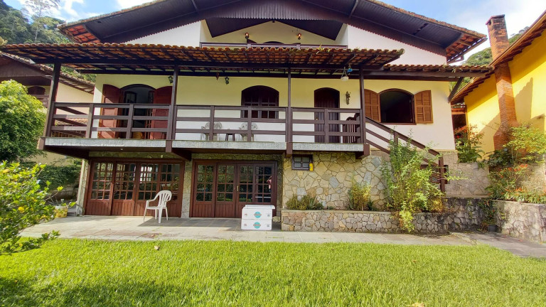 Casa com 3 Quartos à Venda,  em Debossan - Nova Friburgo