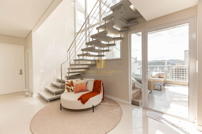 Imagem Cobertura com 3 Quartos à Venda, 242 m² em Centro - Balneário Camboriú
