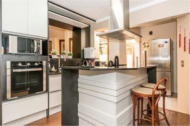 Imagem Casa com 4 Quartos à Venda, em Três Figueiras - Porto Alegre Imagem Casa com 4 Quartos à Venda, em Três Figueiras - Porto Alegre