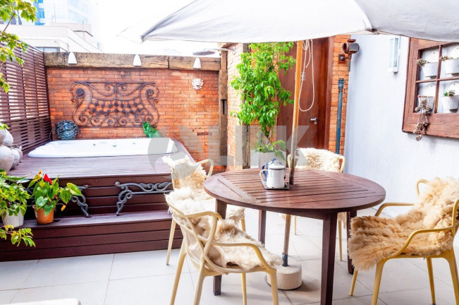 Imagem Apartamento com 2 Quartos à Venda, 49 m² em Moinhos De Vento - Porto Alegre