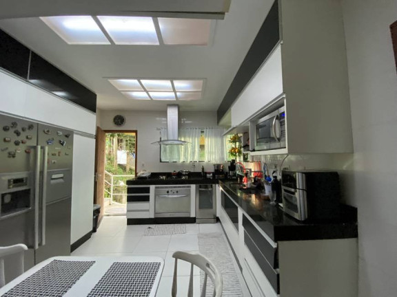 Imagem Casa com 6 Quartos à Venda, em Itaipú - Niterói Imagem Casa com 6 Quartos à Venda, em Itaipú - Niterói