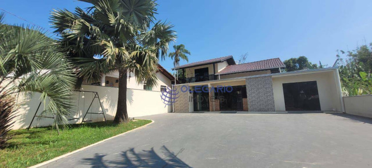 Imagem Sobrado com 6 Quartos à Venda, 350 m² em Praia De Armação Do Itapocorói - Penha Imagem Sobrado com 6 Quartos à Venda, 350 m² em Praia De Armação Do Itapocorói - Penha
