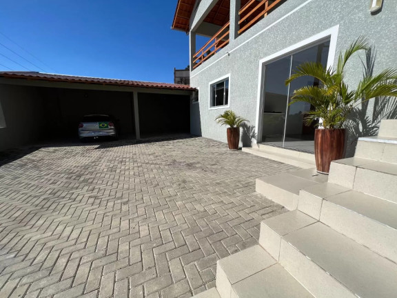 Imagem Casa com 3 Quartos à Venda, 250 m² em Uvaranas - Ponta Grossa Imagem Casa com 3 Quartos à Venda, 250 m² em Uvaranas - Ponta Grossa
