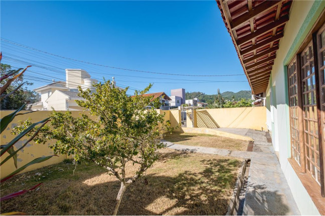 Imagem Casa com 6 Quartos à Venda, em Córrego Grande - Florianópolis Imagem Casa com 6 Quartos à Venda, em Córrego Grande - Florianópolis