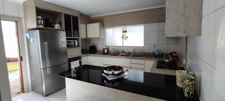 Imagem Casa com 5 Quartos à Venda, 218 m² em Estrada Do Coco - Lauro De Freitas Imagem Casa com 5 Quartos à Venda, 218 m² em Estrada Do Coco - Lauro De Freitas