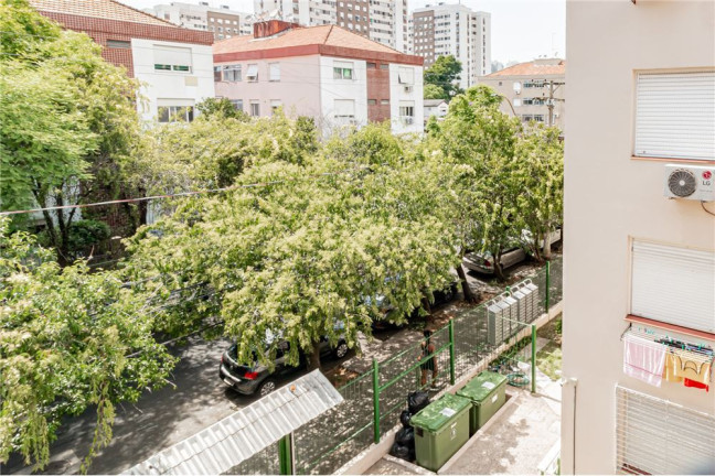 Imóvel com 1 Quarto à Venda,  em Passo Da Areia - Porto Alegre