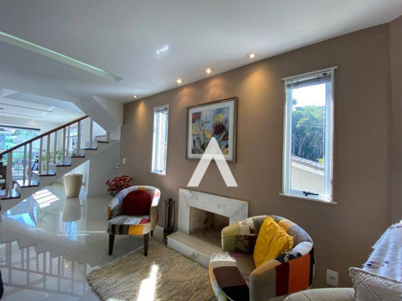 Imagem Casa com 4 Quartos à Venda, 307 m² em Tijuca - Teresópolis Imagem Casa com 4 Quartos à Venda, 307 m² em Tijuca - Teresópolis