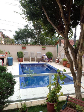 Imagem Casa com 5 Quartos à Venda, 190 m² em Granja Viana - Carapicuíba Imagem Casa com 5 Quartos à Venda, 190 m² em Granja Viana - Carapicuíba