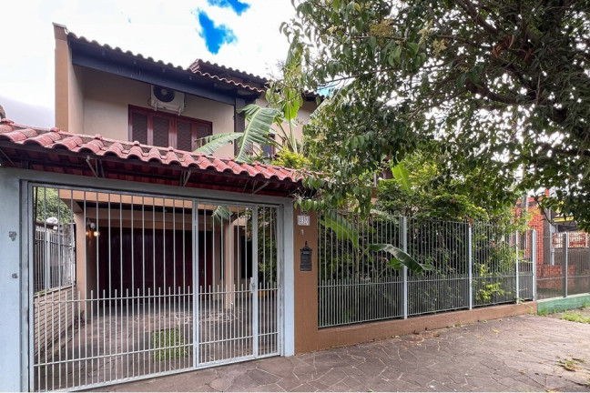 Imagem Casa com 3 Quartos à Venda, 211 m² em Niterói - Canoas Imagem Casa com 3 Quartos à Venda, 211 m² em Niterói - Canoas