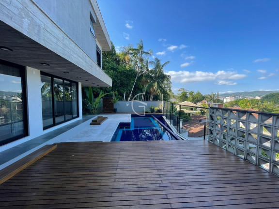 Casa com 3 Quartos à Venda, 671 m² em América - Joinville