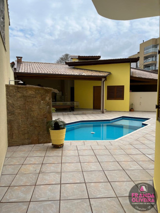 Imagem Sobrado com 6 Quartos à Venda, 375 m² em Centro - Ubatuba