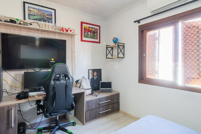 Imagem Casa com 2 Quartos à Venda, 127 m² em Vila Nova - Porto Alegre Imagem Casa com 2 Quartos à Venda, 127 m² em Vila Nova - Porto Alegre