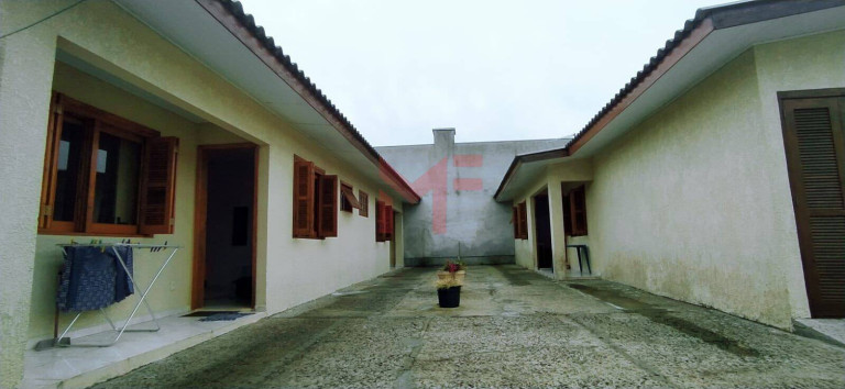 Imagem Casa com 5 Quartos à Venda, 180 m²em Capão Da Canoa - Capão Da Canoa Imagem Casa com 5 Quartos à Venda, 180 m²em Capão Da Canoa - Capão Da Canoa