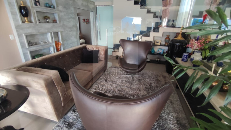 Casa com 4 Quartos à Venda, 406 m² em Jardim Itália - Cuiabá
