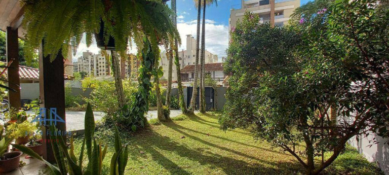 Casa com 3 Quartos à Venda, 243 m² em Córrego Grande - Florianópolis