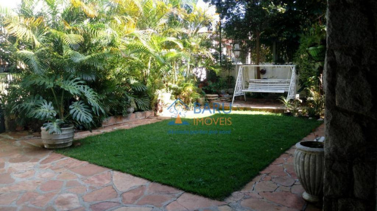 Imagem Casa com 3 Quartos à Venda, 300 m² em Pacaembu - São Paulo Imagem Casa com 3 Quartos à Venda, 300 m² em Pacaembu - São Paulo