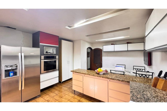 Casa com 5 Quartos à Venda, 303 m² em Jardim Virginia Bianca - São Paulo