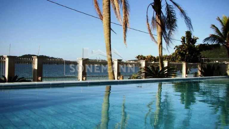 Casa com 6 Quartos à Venda, 805 m² em Centro - Bombinhas