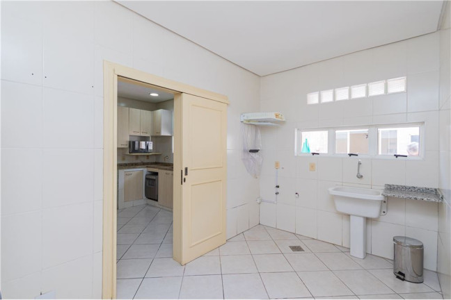 Imagem Casa com 4 Quartos à Venda, 330 m² em Nonoai - Porto Alegre Imagem Casa com 4 Quartos à Venda, 330 m² em Nonoai - Porto Alegre