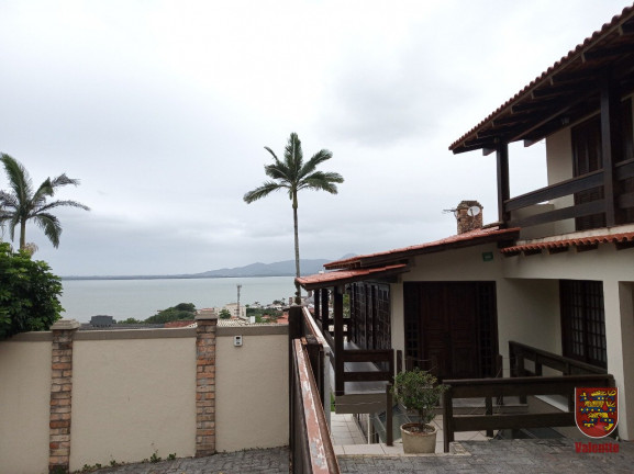 Imagem Casa com 6 Quartos à Venda, em Coqueiros - Florianópolis Imagem Casa com 6 Quartos à Venda, em Coqueiros - Florianópolis