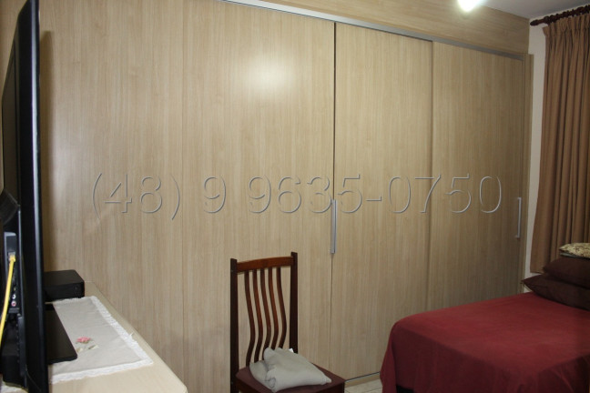 Imagem Casa com 3 Quartos à Venda, 360 m² em Trindade - Florianópolis