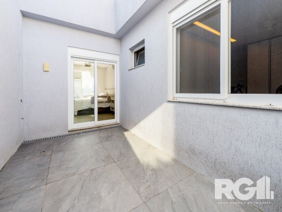 Imagem Casa com 3 Quartos à Venda, 400 m² em Três Figueiras - Porto Alegre Imagem Casa com 3 Quartos à Venda, 400 m² em Três Figueiras - Porto Alegre