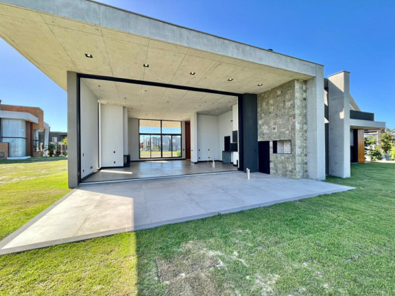 Imagem Casa com 4 Quartos à Venda, 238 m² em Rainha Do Mar - Capao Da Canoa Imagem Casa com 4 Quartos à Venda, 238 m² em Rainha Do Mar - Capao Da Canoa
