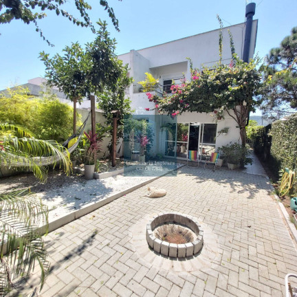 Imagem Casa com 3 Quartos à Venda, 200 m² em São João Do Rio Vermelho - Florianópolis Imagem Casa com 3 Quartos à Venda, 200 m² em São João Do Rio Vermelho - Florianópolis