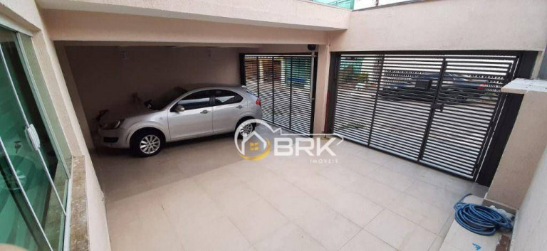 Sobrado com 6 Quartos à Venda ou Locação, 240 m² em Vila Carrão - São Paulo