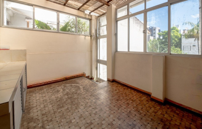 Imagem Casa com 3 Quartos à Venda, 156 m² em Petrópolis - Porto Alegre Imagem Casa com 3 Quartos à Venda, 156 m² em Petrópolis - Porto Alegre