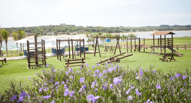 Terreno à Venda, 778 m² em Riviera Santa Cristina - Arandu