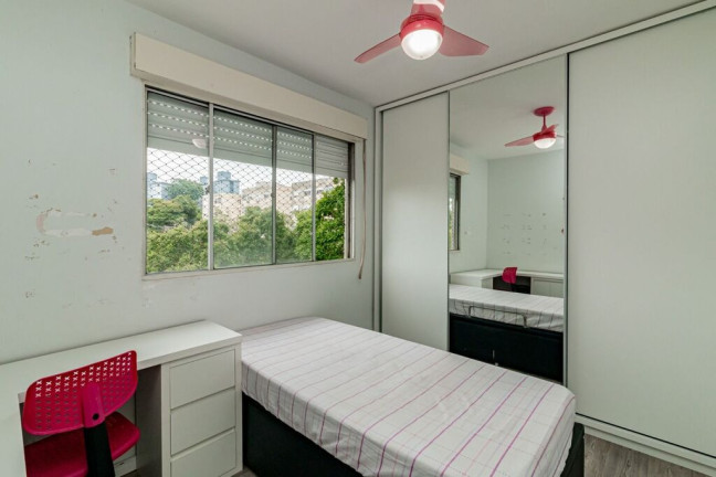 Imagem Apartamento com 3 Quartos à Venda, 63 m² em Santo Antônio - Porto Alegre Imagem Apartamento com 3 Quartos à Venda, 63 m² em Santo Antônio - Porto Alegre