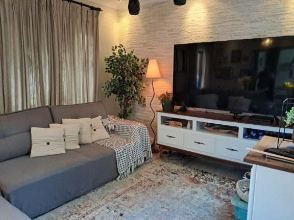 Imagem Casa com 3 Quartos à Venda, 275 m² em Capão Raso - Curitiba Imagem Casa com 3 Quartos à Venda, 275 m² em Capão Raso - Curitiba