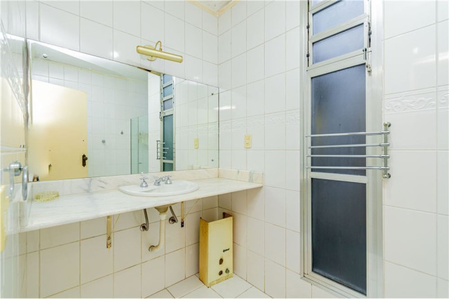 Imagem Imóvel com 4 Quartos à Venda, em Bom Fim - Porto Alegre Imagem Imóvel com 4 Quartos à Venda, em Bom Fim - Porto Alegre