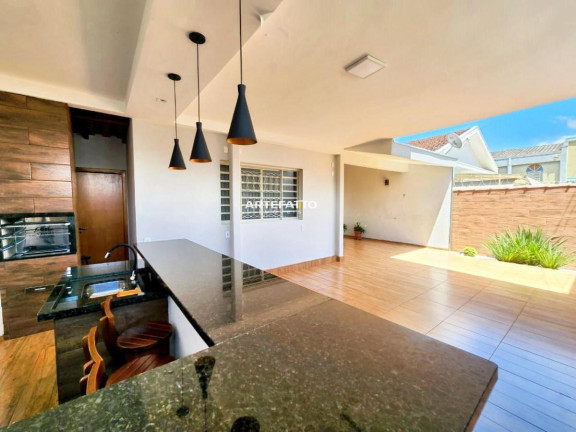 Imagem Casa com 3 Quartos à Venda, 250 m² Imagem Casa com 3 Quartos à Venda, 250 m²