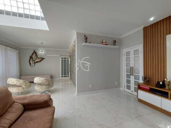 Imagem Casa com 4 Quartos à Venda, 388 m² em Glória - Joinville Imagem Casa com 4 Quartos à Venda, 388 m² em Glória - Joinville