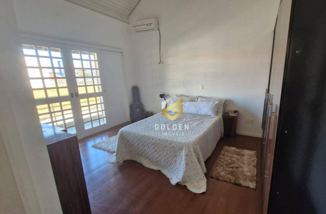 Imagem Casa com 3 Quartos à Venda, 270 m² em Centro - Tijucas Imagem Casa com 3 Quartos à Venda, 270 m² em Centro - Tijucas