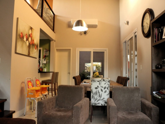 Imagem Casa com 3 Quartos à Venda, 195 m² em Protásio Alves - Porto Alegre