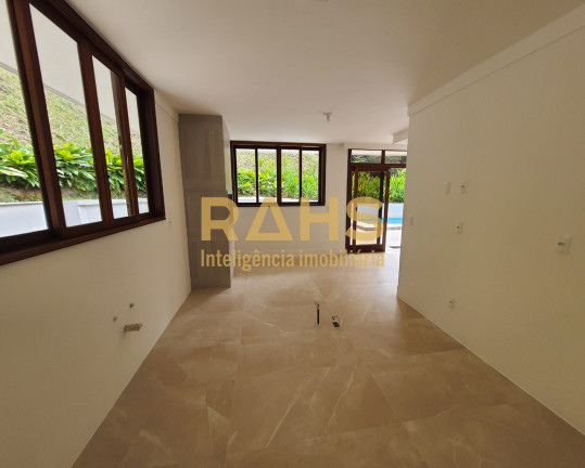 Imagem Casa com 3 Quartos à Venda, 300 m² em América - Joinville