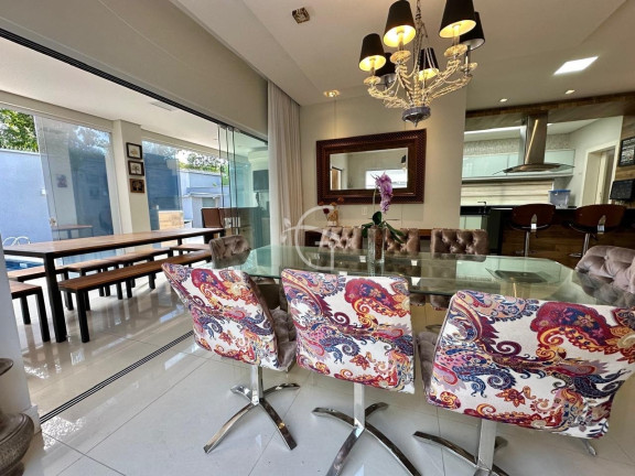 Imagem Casa com 3 Quartos à Venda, em América - Joinville Imagem Casa com 3 Quartos à Venda, em América - Joinville