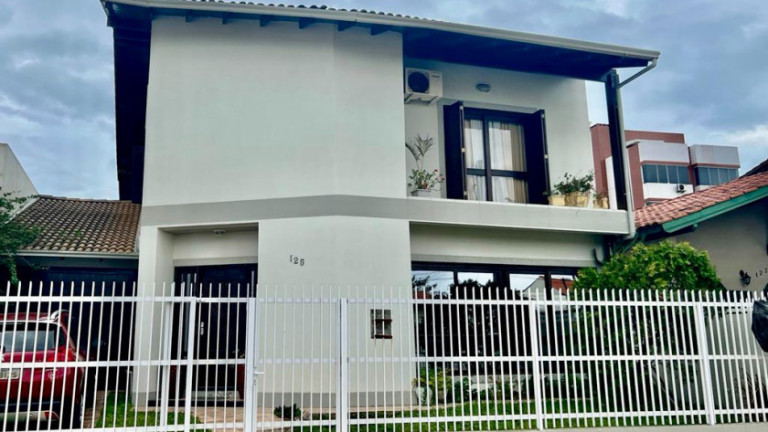 Casa com 4 Quartos à Venda, 240 m² em Centro - Torres