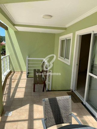 Imagem Sobrado com 3 Quartos para Temporada, em Bombas - Bombinhas Imagem Sobrado com 3 Quartos para Temporada, em Bombas - Bombinhas