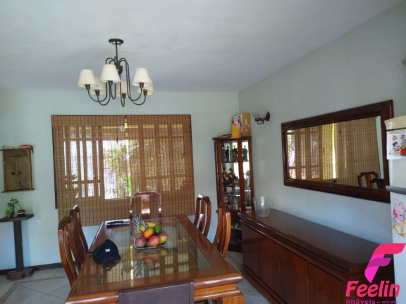 Imagem Casa com 5 Quartos à Venda, 379 m² em Campeche - Florianópolis Imagem Casa com 5 Quartos à Venda, 379 m² em Campeche - Florianópolis