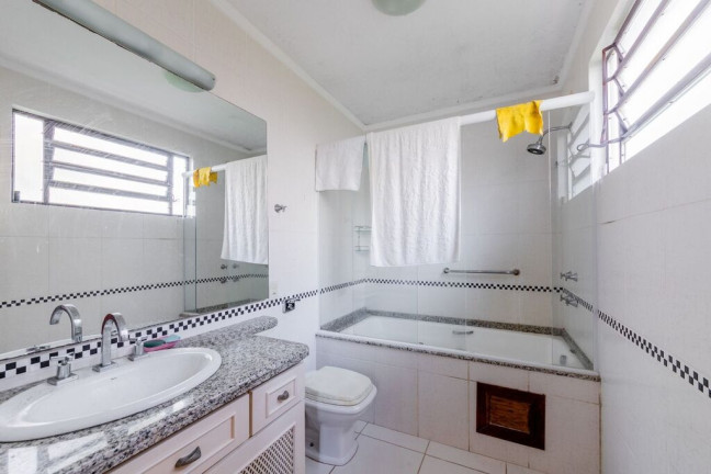 Imagem Casa com 3 Quartos à Venda, em Chácara Das Pedras - Porto Alegre Imagem Casa com 3 Quartos à Venda, em Chácara Das Pedras - Porto Alegre