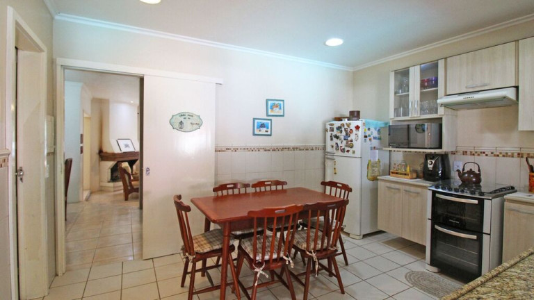 Imagem Casa com 4 Quartos à Venda, 243 m² em Partenon - Porto Alegre Imagem Casa com 4 Quartos à Venda, 243 m² em Partenon - Porto Alegre