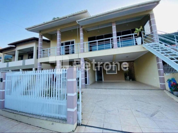 Imagem Casa com 3 Quartos à Venda, 340 m² em Calheiros - Governador Celso Ramos Imagem Casa com 3 Quartos à Venda, 340 m² em Calheiros - Governador Celso Ramos