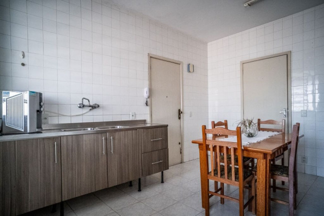 Imagem Apartamento com 3 Quartos à Venda, 141 m² em Menino Deus - Porto Alegre Imagem Apartamento com 3 Quartos à Venda, 141 m² em Menino Deus - Porto Alegre