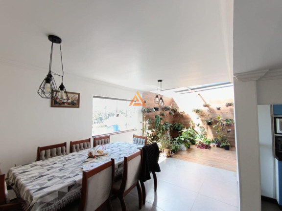 Imagem Casa com 4 Quartos à Venda, 300 m² Imagem Casa com 4 Quartos à Venda, 300 m²