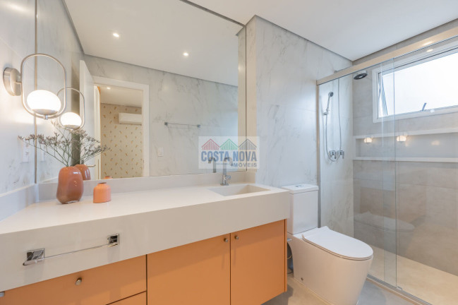 Imagem Apartamento com 4 Quartos à Venda, 234 m²