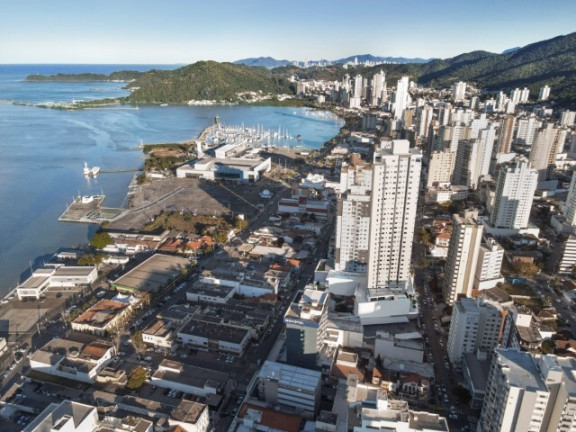 Imagem Imóvel com 3 Quartos à Venda, em Centro - Itajaí Imagem Imóvel com 3 Quartos à Venda, em Centro - Itajaí
